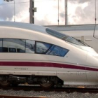 <p> Trenes AVE de la línea Valladolid-Madrid. - EM </p>