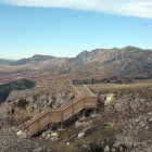 Las pasarelas permiten acceder a los antiguos fuertes y dependencias.-G.G.
