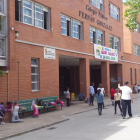 Muchos padres recogieron a sus hijos en las primeras horas.-L. V.