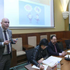El director de Sodebur, Ricardo Pizarro (izq), durante la jornada informativa de ayer sobre el PRIAP para alcaldes.-RAÚL G. OCHOA