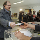 Juan Vicente Herrera deposita su voto-SANTI OTERO