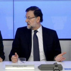 Mariano Rajoy, flanqueado por María Dolores de Cospedal y Javier Arenas, en la reunión del comité ejecutivo nacional del PP.-Foto: JOSÉ LUIS ROCA