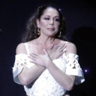 La cantante Isabel Pantoja, en el concierto ofrecido en noviembre del 2016 en el Teatro Real de Aranjuez, donde presentó su nuevo disco 'Hasta que se apague el sol'.-JUANJO MARTIN