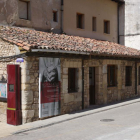 Los locales municipales ya ejercieron temporalmente como oficina turística durante Las Edades del Hombre.-G. G.