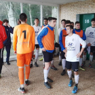 Los jugadores del Burgos CF poco después de confirmarse el aplazamiento.-