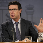Soria, cuando aún era ministro de Industria, en la rueda de prensa posterior al Consejo de Ministros, en octubre pasado.-JOSÉ LUIS ROCA