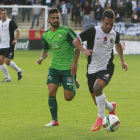 Álex Verdes conduce un balón en el choque del Burgos CF contra el Celta B-Raúl G. Ochoa