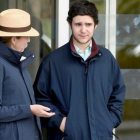 Froilán junto a su madre, la infanta Elena, a la salida del Hospital Universitario de La Moraleja.-FERNANDO VILLAR