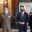 El alcalde de Burgos junto a responsables de las Fuerzas Armadas en la presentación del acto. SANTI OTERO