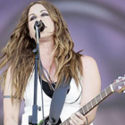 Alanis Morissette, en el Escenario Mundo de Rock in Rio Madrid.-AP / DANIEL OCHOA DE OLZA