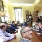 Una de las reuniones de la federación con el alcalde de Burgos.-R. OCHOA