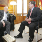 César Rico (dch.) y Jesús Encabo (izq.) ayer en la Diputación Provincial.-R. O.