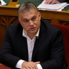 El primer ministro de Hungría, Viktor Orbán, durante el debate en el Parlamento.-TAMAS KAZSAS
