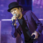 Joaquín Sabina, durante el concierto que realizó anoche en Úbeda, su localidad natal, donde empezó la gira española del disco 'Lo niego todo'.-JAVIER BRAGADO
