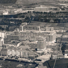 Imagen del hospital desde una avioneta, a la derecha se puede ver el antiguo Gobierno Militar y al fondo el Yagüe.-ARCHIVO MUNICIPAL