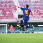 Jesús Alfaro celebra uno de sus goles con el Barça B al Eldense.-FC BARCELONA
