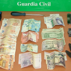 Material incautado a los detenidos.-ECB