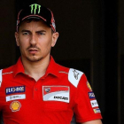Jorge Lorenzo, en un acto con el equipo Ducati Corse.-AFP / MANAN VATSYAYANA