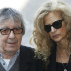 Bill Wyman, junto a su esposa, Suzanne Acosta, en marzo del 2014.-LUKE MACGREGOR
