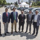 Los representantes de los concesionarios que integran Aconauto junto a Ángel Ibáñez en la inauguración de la VI Feria del Automóvil.-SANTI OTERO