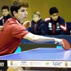 Francisco Ruiz devuelve una pelota durante un partido.-BURGOS TM