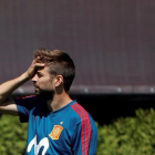 Piqué, durante el entrenamiento de la selección española este lunes 11 de junio en Krasnodar.-EFE