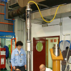 Tres operarios trabajan en la central nuclear de Santa María de Garoña.-ECB