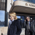 La expresidenta de la Comunidad de Madrid Esperanza Aguirre a su salida de la Audiencia Nacional.-DAVID CASTRO
