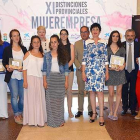 Foto de famila de las premiadas y las responsables de Ademe en un acto que se celebró en Quintanar de la Sierra.-R. FERNÁNDEZ