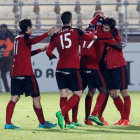 Los jugadores del Mirandés celebran el gol de Lago Junior que dio la victoria al conjunto burgalés ante el Málaga.-SANTI OTERO