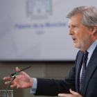 El portavoz del Gobierno y ministro de Educación Cultura y Deporte Íñigo Méndez de Vigo durante la rueda de prensa.-ANGEL DIAZ (EFE)