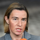 La jefa de la diplomacia europea Federecia Mogherini antes de participar en la reunión de los ministros de Exteriores y de Defensa de la UE.-EMMANUEL DUNAND