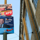 Carteles electorales del ultraderechista AfD en Berlín.-YANN SCHREIBER / AFP