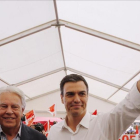 Felipe González y Pedro Sánchez, este viernes en Madrid.-AGUSTÍN CATALÁN