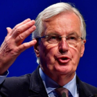 Barnier gesticula durante un discurso en un congreso, en Berlín, el 29 de noviembre.-AFP / TOBIAS SCHWARZ