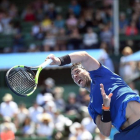 Nadal responde una bola de Gasquet en su reaparición en Kooyong-EFE