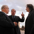 Juan Vicente Herrera saluda al presidente del Colegio Oficial de Psicólogos de Castilla y León, Eduardo Montes Velasco(I) y al presidente del Colegio de León, Vicente Martín (D).-ICAL