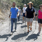 Luis Tudanca,Teresa Mata y Carolina López de paseo por Villagatón-Brañuelas.-ICAL