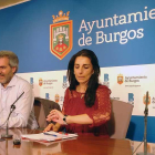 El concejal Jesús Ortego y Gloria Bañeres, antes de su intervención de ayer.-ECB