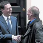 Osborne con Varufakis, en Londres.-Foto:   AP / MAT DUNHAM