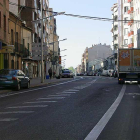 Resulta muy habitual observar los carriles bici de Aranda de Duero ocupados por vehículos.-L. V.