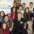 Culebras con varios alumnos del Comuneros.-