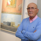 El pintor burgalés José Luis Galán, ayer, durante la inauguración de su muestra ‘Miradas e Impresiones’, en el Consulado del Mar.-ISRAEL L. MURILLO