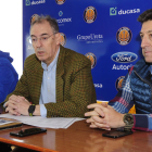 Jorge Elorduy, Miguel Ángel Benavente y Luis Ángel García, durante la comparecencia de ayer en El Plantío. I. L. MURILLO