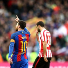 El delantero argentino del FC Barcelona Lionel Messi celebra su gol ante el Athletic, el segundo del equipo, durante el partido de la vigésima primera jornada de Liga que disputan en el estadio Camp Nou de Barcelona.-EFE