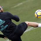 Sergio Ramos, durante el entrenamiento de este viernes en la ciudad deportiva blanca.-JAVIER LIZON / EFE
