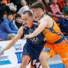 Stümer intenta superar a su par. SANTI OTERO