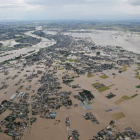 Vista aérea de una zona completamente inundada en Joso, en la prefectura de Ibaraki, cuyos habitantes han tenido que ser evacuados.-Foto: AFP / JIJI PRESS