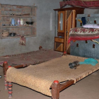 Una imagen de la habitación en la que fue violada una chica de 16 años por venganza.-KHALID CHAUDHRY
