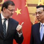 Mariano Rajoy habla con el primer ministro chino, Li Keqiang, el jueves en Pekín.-Foto: REUTERS